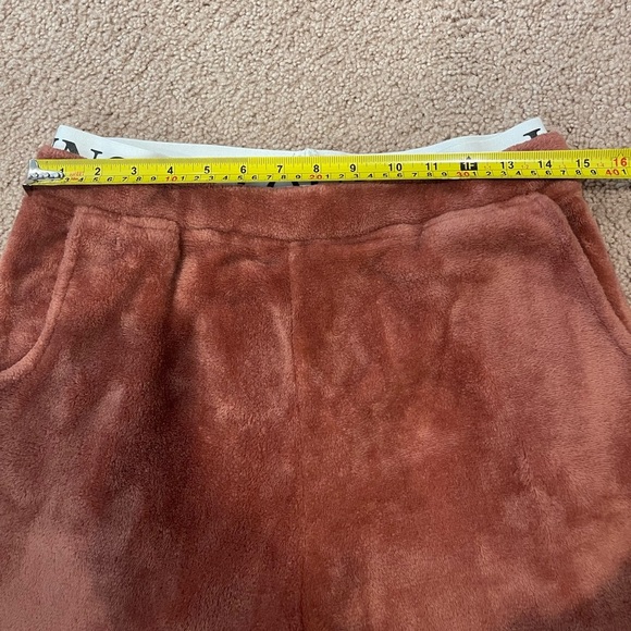 LEO ROSI Plush Lounge Fleece Jogger Pants - Picture 4 of 7